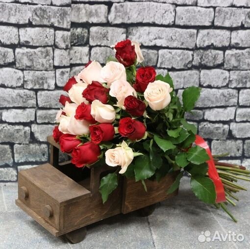 25 роз цветы девушке на 8 марта