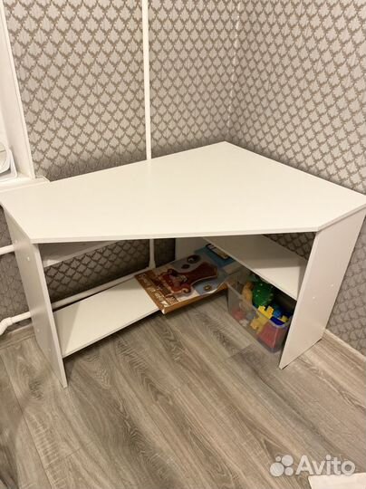 Стол угловой белый