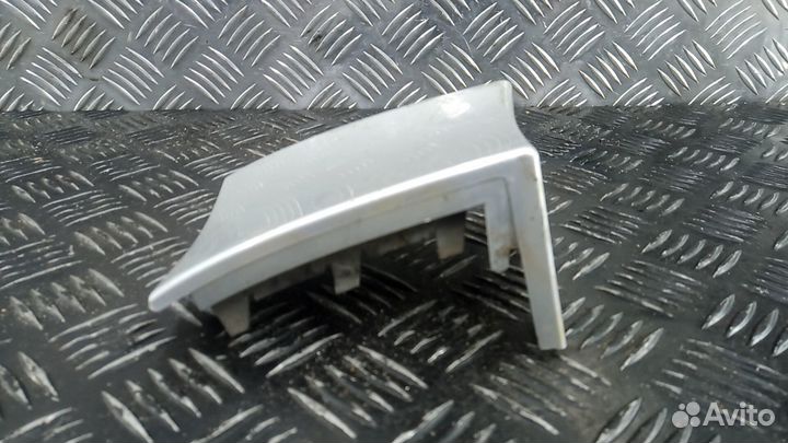 Ус под фонарь правый skoda yeti 1 2011