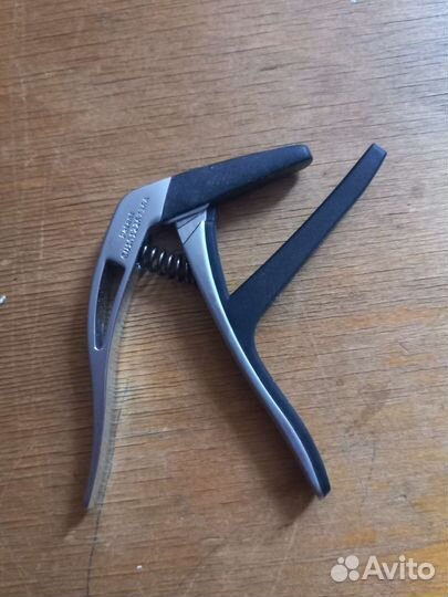 Каподастр для гитары