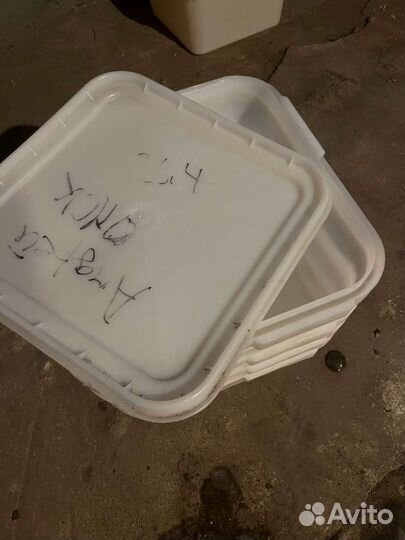 Контейнер с крышкой