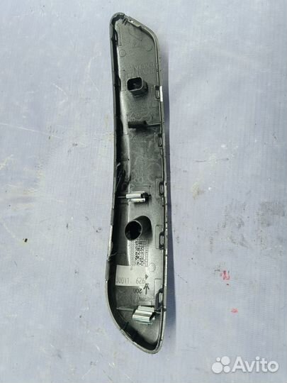 Накладка передней левой ручки Renault Logan 2