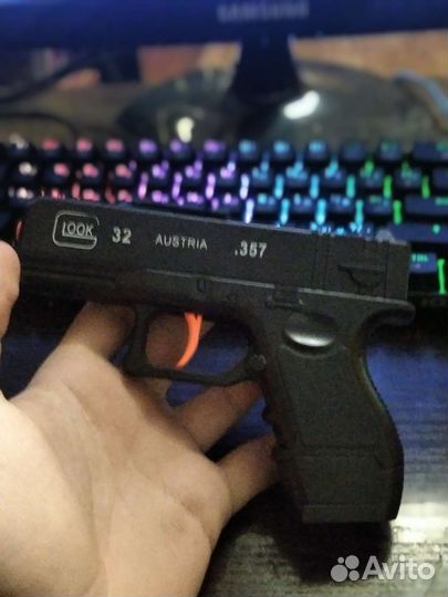 Пистолет игрушечный