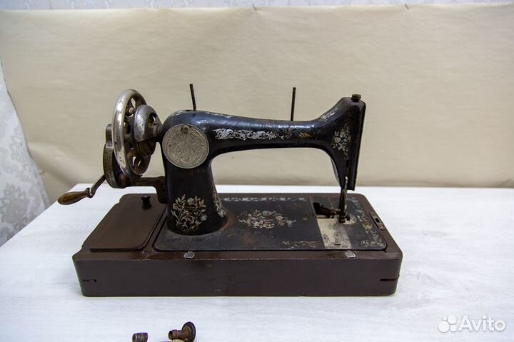 Швейная машина ретро