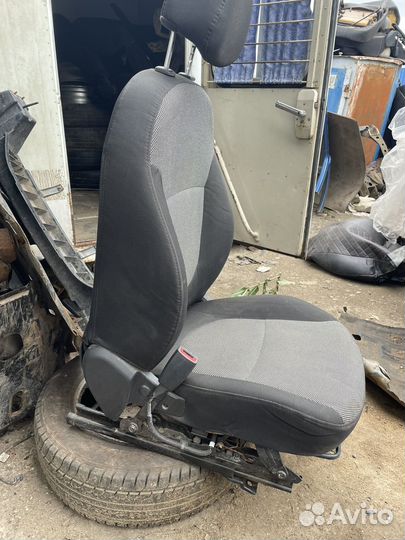 Сиденье левое водителя hyundai solaris 1