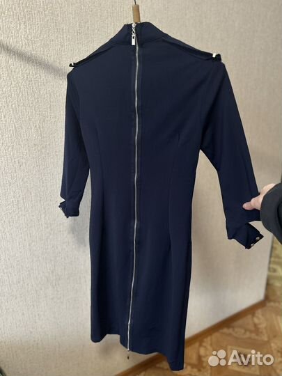 Элегантное платье в стиле милитари