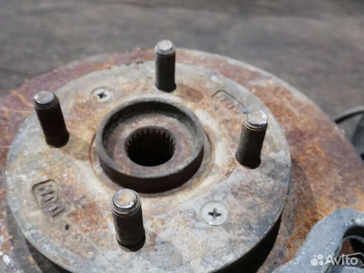 Поворотный кулак Правый с ступицей Hyunday Getz