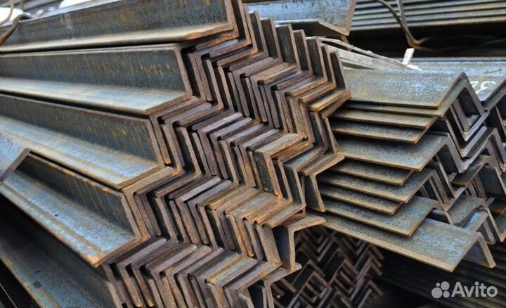 Уголок металлический стальной 32х32х4, длина 6м