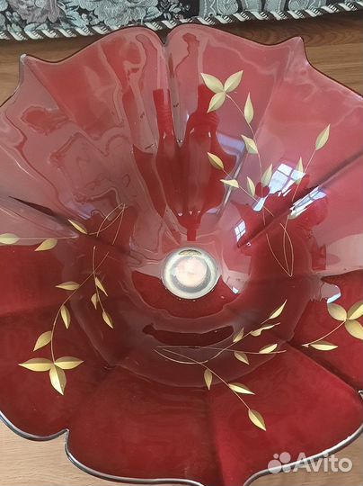 Ваза для фруктов на ножке