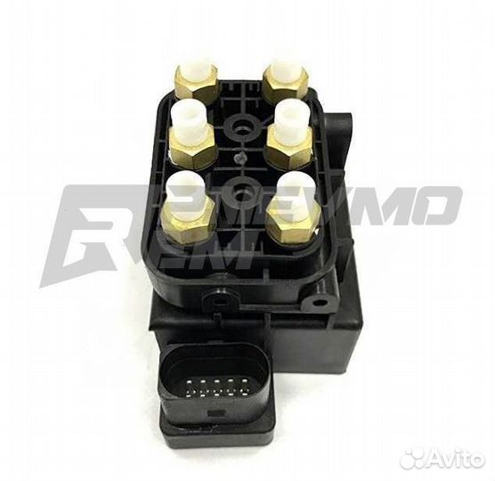 Блок клапанов пневмоподвески Porsche Cayenne