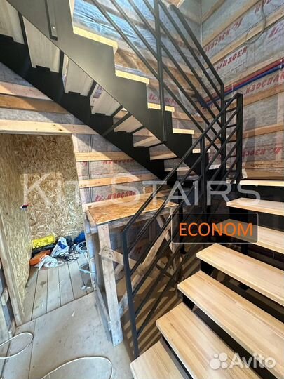 Лестница на металлокаркасе