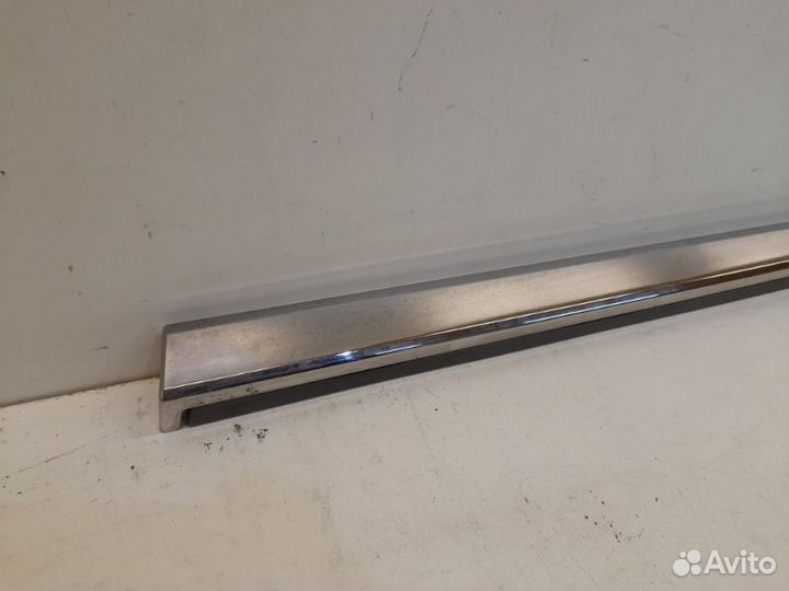 Молдинг двери передний правый Toyota Land Cruiser