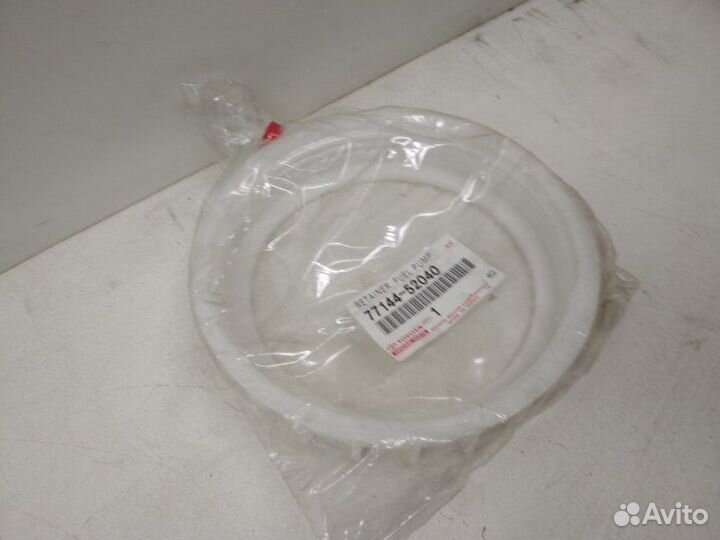 Крышка топливного насоса Toyota Corolla E150