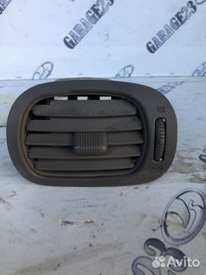 Дефлектор воздуховода на chrysler voyager