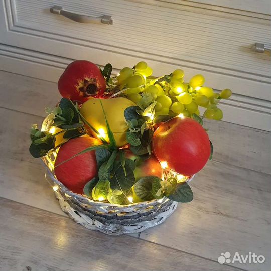 Светящаяся корзиночка с фруктами