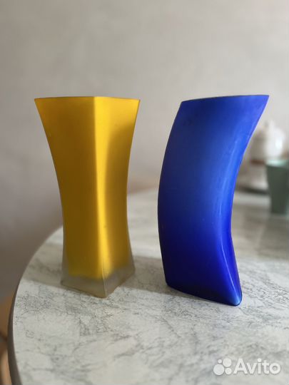 Вазы из цветного стекла