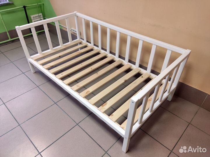 Детская кровать из массива сосны