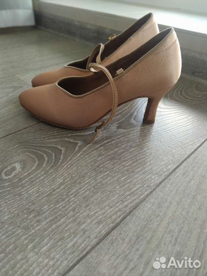 Новые туфли на с ST