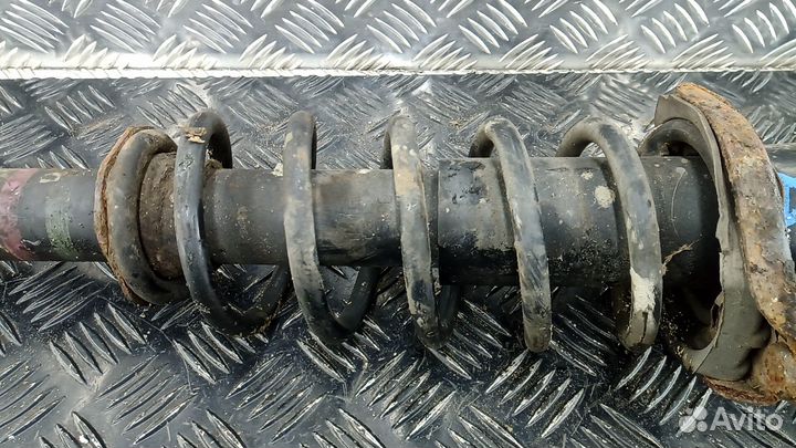 Стойка амортизатора заднего левого Toyota Prius