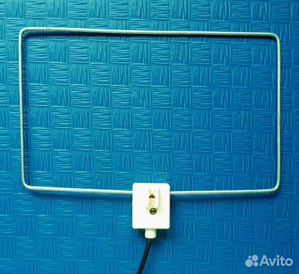 Антенна телевизионная комнатная