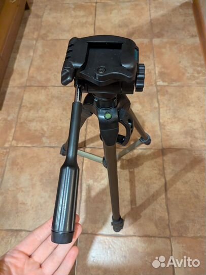 Штатив (трипод) для фотоаппарата/видеокамеры