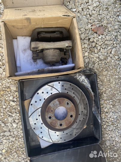 Супорта и диски на infiniti фх35 2003 год