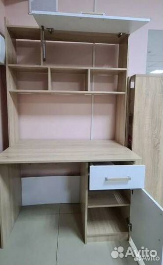 Компьютерный стол с надстройкой