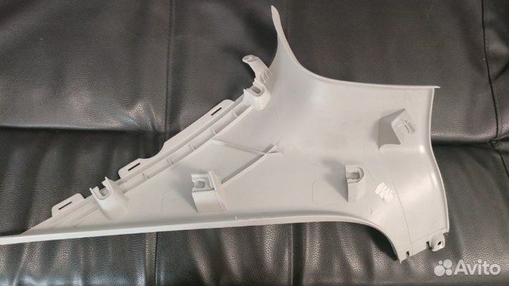 Обшивка стойки задняя левая Skoda Octavia II