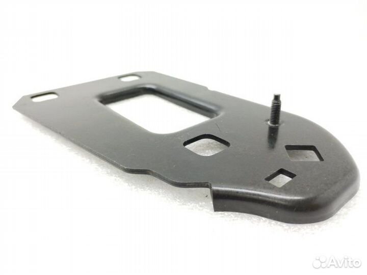 Кронштейн усилителя бампера передний левый Audi A4