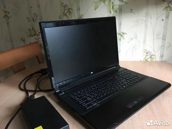 Dns P170EM бывший игровой ноутбук