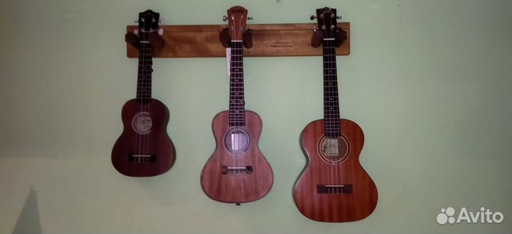 Держатель на три Укулеле настенный