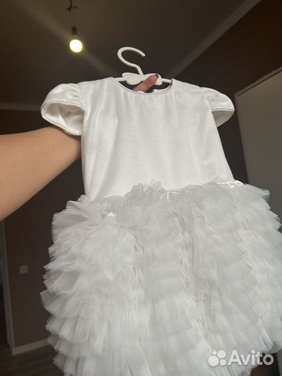 Платье нарядное белое