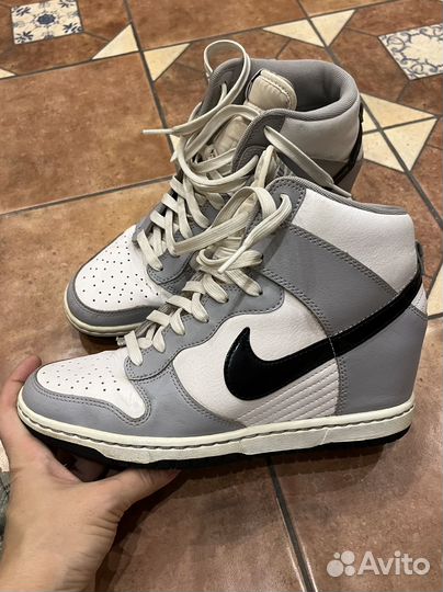 Кроссовки Nike на танкетке