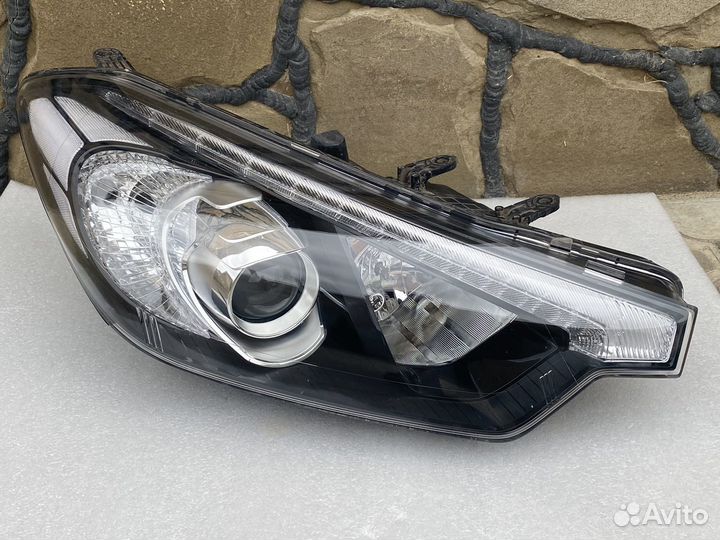 Фара правая KIA Cerato 3 YD ксенон LED