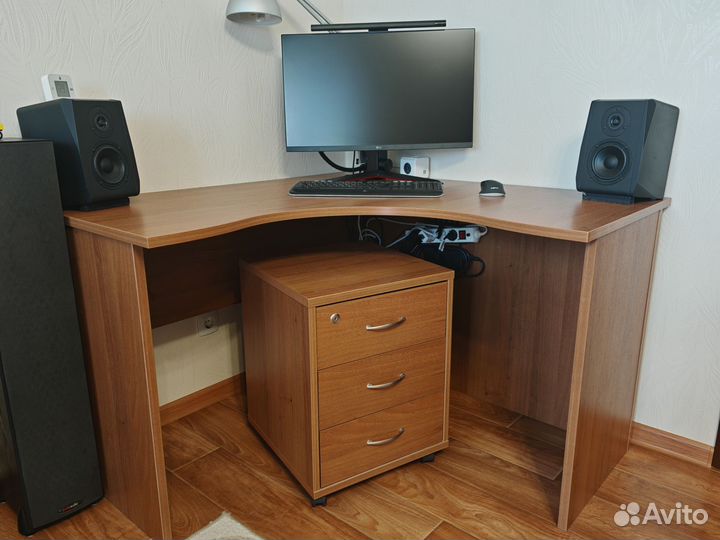 Компьютерный стол 120х120