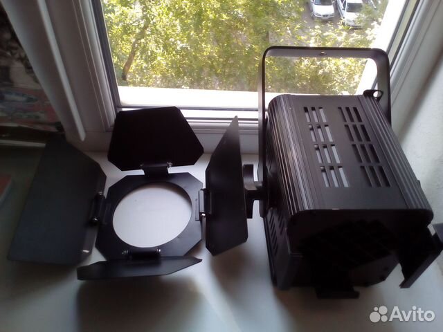 Прожектор. Фонарь прожектор. Осветитель студийный