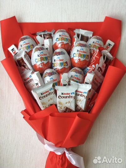 Букет сладкий съедобный из шоколадок и киндеров