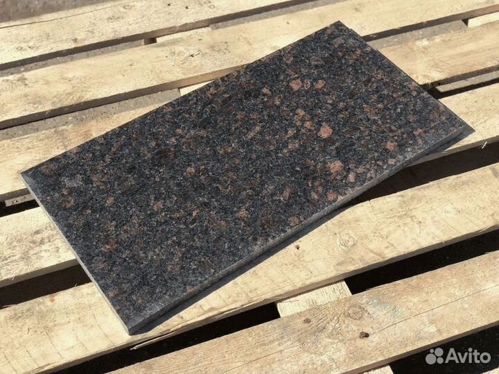 Гранит коричневый. Ступени. Плитка