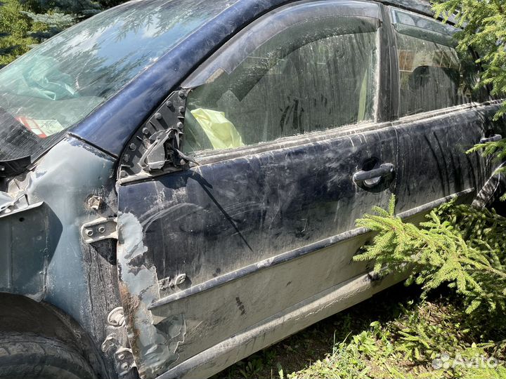 Стекло двери Pontiac Vibe