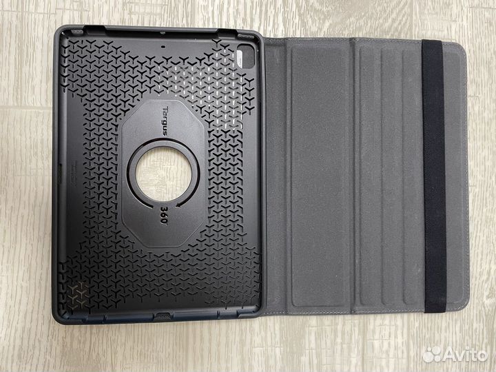 Чехол на iPad