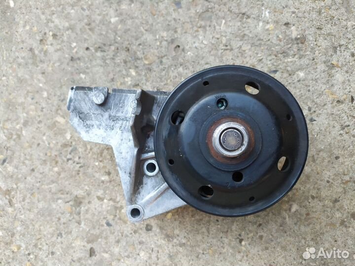 Кронштейн вискомуфты Ауди А4 Б5 2.6 ABC 078121235E