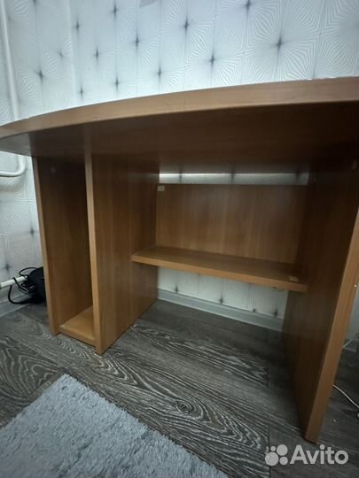 Компьютерный стол деревянный