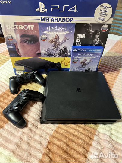 Продам Sony PlayStation 4 Slim 1tb плюс игры