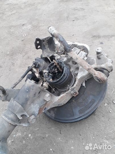 Кулак в сборе передний левый Nissan Teana J32