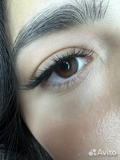 Модель на наращивание ресниц