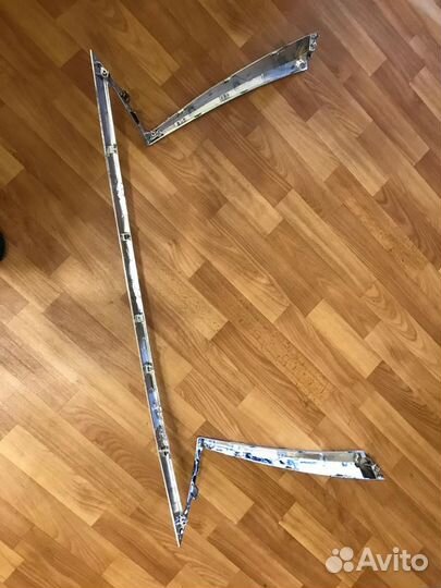 Молдинг на решетку радиатора Лексус RX300