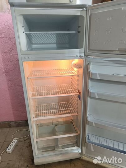 Холодильник indesit