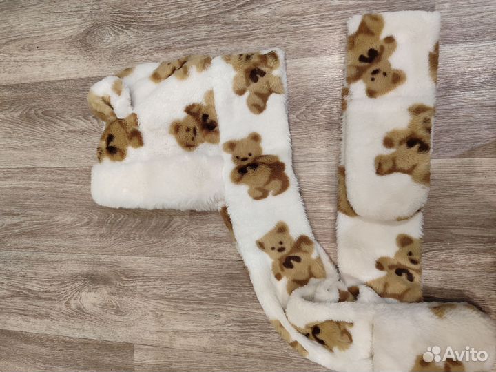 Шапка с ушками и шарфом