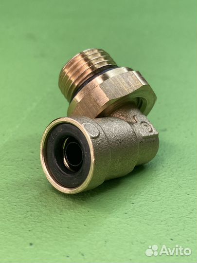 Штуцер угловой М16x1,5/8 95028M16