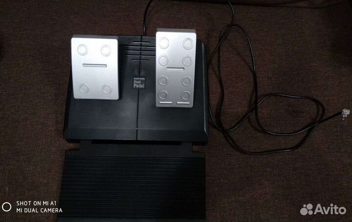 Игровой руль с педалями